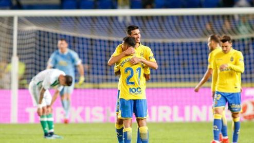 Calleri marcó tras tirar mal Durmisi la línea del fuera de juego. Calleri marcó tras tirar mal Durmisi la línea del fuera de juego.