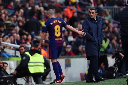 Sesión azulgrana sin Umtiti ni Iniesta para preparar último choque europeo Sesión azulgrana sin Umtiti ni Iniesta para preparar último choque europeo