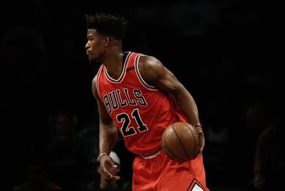 112-106. Butler lidera el ataque ganador de Timberwolves y consolidan el liderato 112-106. Butler lidera el ataque ganador de Timberwolves y consolidan el liderato