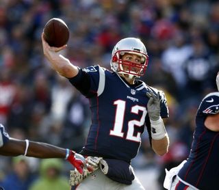 3-23. Brady impone marca de liga y los Patriots siguen ganando 3-23. Brady impone marca de liga y los Patriots siguen ganando