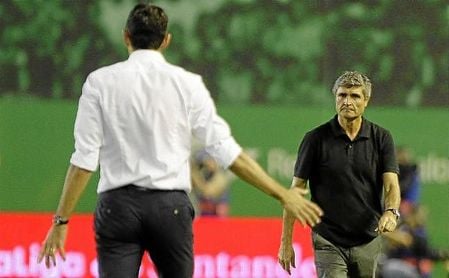 Juande Ramos, en su visita al Benito Villamarín la pasada temporada con el Málaga. Juande Ramos, en su visita al Benito Villamarín la pasada temporada con el Málaga.