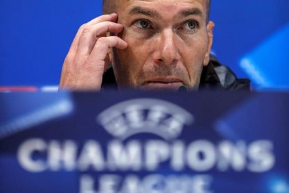 Zidane: "Faltan seis meses, cuidado con Cristiano" Zidane: "Faltan seis meses, cuidado con Cristiano"