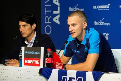 Rodrigo Ely cae lesionado y mantiene los problemas en la defensa alavesista Rodrigo Ely cae lesionado y mantiene los problemas en la defensa alavesista