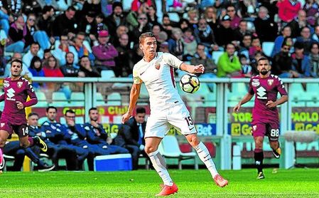 Héctor Moreno está avanzado por el Betis Héctor Moreno está avanzado por el Betis