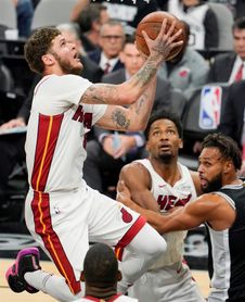 Otra jornada triunfal de Cavaliers, Celtics, Warriors y Spurs; mejoran Bucks Otra jornada triunfal de Cavaliers, Celtics, Warriors y Spurs; mejoran Bucks