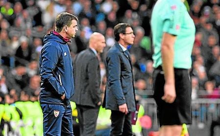 La primera derrota de Marcucci como primer entrenador del Sevilla ha sido muy dolorosa. La primera derrota de Marcucci como primer entrenador del Sevilla ha sido muy dolorosa.