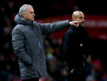 Guardiola defiende a sus jugadores tras la pelea con el United de Mourinho Guardiola defiende a sus jugadores tras la pelea con el United de Mourinho