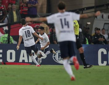 Barco, el argentino de 18 años que levantó la Sudamericana en el Maracaná Barco, el argentino de 18 años que levantó la Sudamericana en el Maracaná
