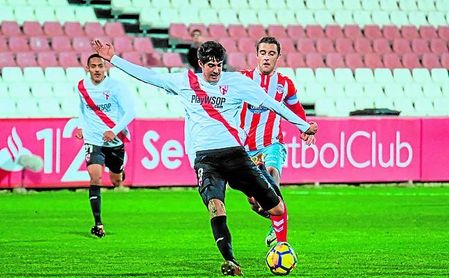 Carlos Fernández, ´pichichi´ sevillista con seis goles, regresará tras su sanción. Carlos Fernández, ´pichichi´ sevillista con seis goles, regresará tras su sanción.