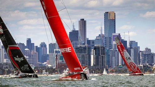 El ´Mapfre´ manda en la flota en el cruce del mítico estrecho de Bass El ´Mapfre´ manda en la flota en el cruce del mítico estrecho de Bass