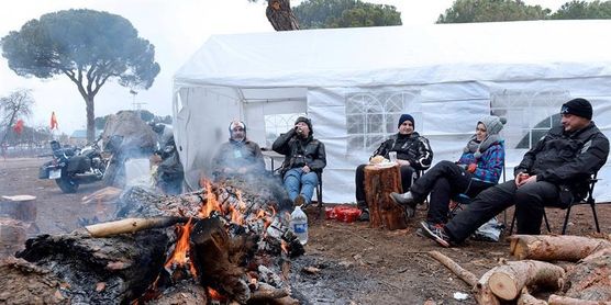 Caldo pingüinero para dar la bienvenida a moteros de toda Europa Caldo pingüinero para dar la bienvenida a moteros de toda Europa