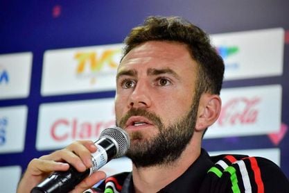 Los mexicanos Jiménez y Layún esperan una cesión para asegurase el Mundial Los mexicanos Jiménez y Layún esperan una cesión para asegurase el Mundial