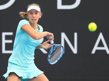 Mertens vence a Buzarnescu y revalida título en Hobart Mertens vence a Buzarnescu y revalida título en Hobart