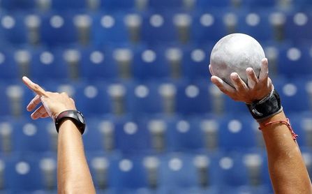 Muere un juez árbitro por impacto de bola en una prueba lanzamiento de peso Muere un juez árbitro por impacto de bola en una prueba lanzamiento de peso