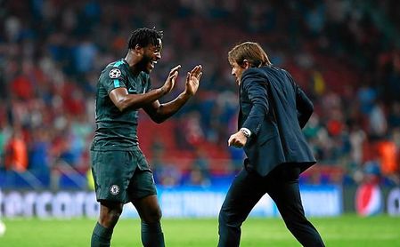 El West Ham le ha pedido al Chelsea a Batshuayi para dejar salir a Carroll. El West Ham le ha pedido al Chelsea a Batshuayi para dejar salir a Carroll.