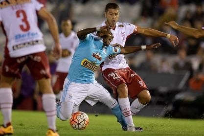 Huracán gana 2-0 a San Lorenzo y se queda con el primer clásico del año Huracán gana 2-0 a San Lorenzo y se queda con el primer clásico del año