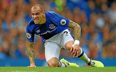 La aventura de Sandro en el Everton está cerca de terminarse. La aventura de Sandro en el Everton está cerca de terminarse.