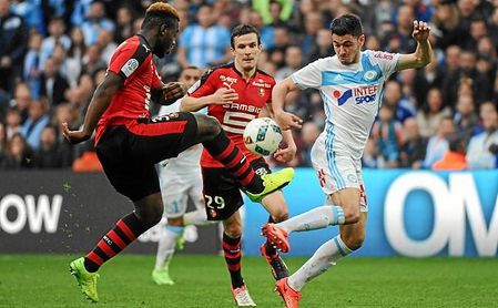 Sanson es un mediocentro de ida y vuelta con gol. Sanson es un mediocentro de ida y vuelta con gol.