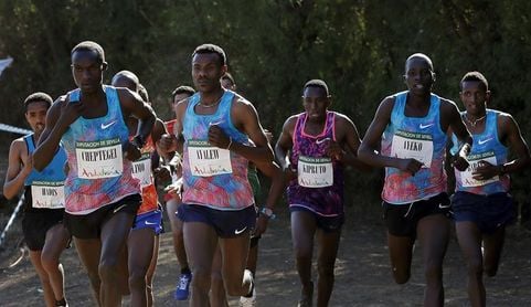 El ugandés Cheptegei gana al esprint a su compatriota Kiplimo en Itálica El ugandés Cheptegei gana al esprint a su compatriota Kiplimo en Itálica