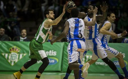Betis Baloncesto 88-94 Guipuzkoa: Paga cara su irregularidad Betis Baloncesto 88-94 Guipuzkoa: Paga cara su irregularidad