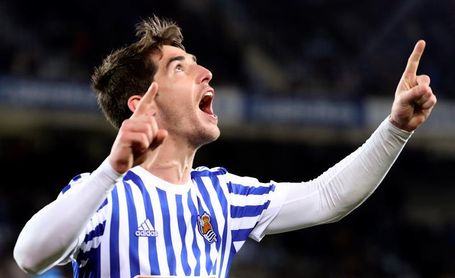 La Real Sociedad renueva al central Aritz Elustondo hasta 2022 La Real Sociedad renueva al central Aritz Elustondo hasta 2022