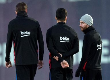 Entrenamiento de recuperación sin Piqué, con molestias en una rodilla Entrenamiento de recuperación sin Piqué, con molestias en una rodilla