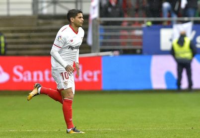 Éver Banega, mediocentro del Sevilla FC, en el partido ante el Eibar. Éver Banega, mediocentro del Sevilla FC, en el partido ante el Eibar.