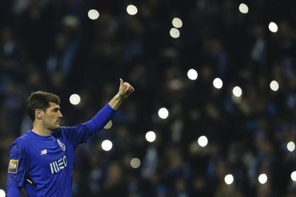 Casillas cumple cien partidos con el Oporto reconvertido en portero suplente Casillas cumple cien partidos con el Oporto reconvertido en portero suplente