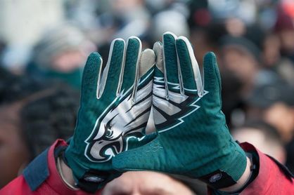 Miles de personas vitorean a los Eagles en su desfile de campeones del Super Bowl Miles de personas vitorean a los Eagles en su desfile de campeones del Super Bowl