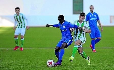 Aitor, en un lance del encuentro disputado ante el Ontinyent en la Copa Federación. Aitor, en un lance del encuentro disputado ante el Ontinyent en la Copa Federación.