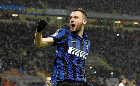 Brozovic ya le dio el "sí" al Sevilla en enero, pero se quedó Pizarro. Brozovic ya le dio el "sí" al Sevilla en enero, pero se quedó Pizarro.