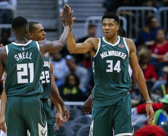 97-92. Middleton y Antetokounmpo dan forma al triunfo de los Bucks 97-92. Middleton y Antetokounmpo dan forma al triunfo de los Bucks