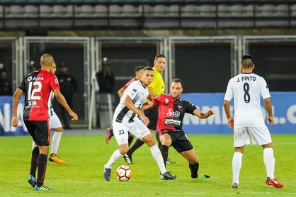 El entrenador del Zamora lamenta los "desaciertos arbitrales" en el partido ante Colón El entrenador del Zamora lamenta los "desaciertos arbitrales" en el partido ante Colón