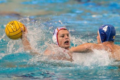 España accede a la Final 8 tras ganar 10-4 a Rumanía España accede a la Final 8 tras ganar 10-4 a Rumanía