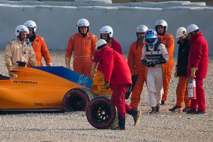 Matinal improductiva para Alonso, que perdió una rueda por tuerca defectuosa Matinal improductiva para Alonso, que perdió una rueda por tuerca defectuosa