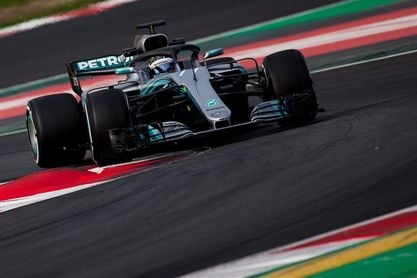 Los coches no descansan, y Mercedes y McLaren pelean por el mejor tiempo Los coches no descansan, y Mercedes y McLaren pelean por el mejor tiempo