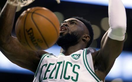 134-106. Irving y los Celtics detienen la marcha de los Hornets 134-106. Irving y los Celtics detienen la marcha de los Hornets