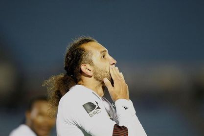 El argentino Barcos sella el triunfo y Liga se sitúa a un punto de los líderes El argentino Barcos sella el triunfo y Liga se sitúa a un punto de los líderes