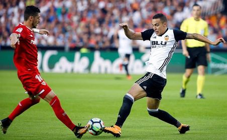 Duelo crucial por la ´Champions´ en el Sánchez Pizjuán Duelo crucial por la ´Champions´ en el Sánchez Pizjuán