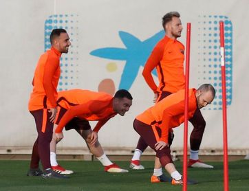 Iniesta recibe el alta médica y entra en la convocatoria Iniesta recibe el alta médica y entra en la convocatoria