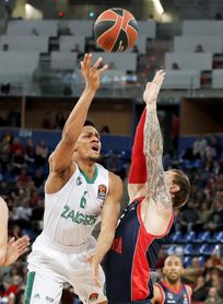 84-64. El Baskonia supera al Zalgiris con una gran defensa 84-64. El Baskonia supera al Zalgiris con una gran defensa