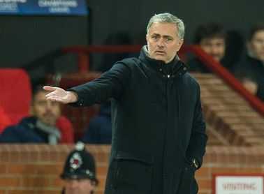 El fútbol luso premia a Mourinho por su labor de "embajador de excelencia" El fútbol luso premia a Mourinho por su labor de "embajador de excelencia"