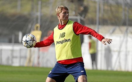 Kjaer destaca que su verdadero nivel es el de Old Trafford. Kjaer destaca que su verdadero nivel es el de Old Trafford.