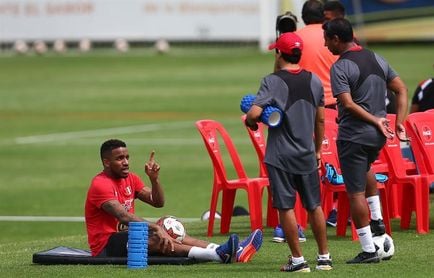 Farfán se une a las prácticas de Perú para los amistosos ante Croacia e Islandia Farfán se une a las prácticas de Perú para los amistosos ante Croacia e Islandia
