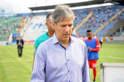 El colombiano Carlos ´Piscis´ Restrepo renuncia al Olimpia por bajo rendimiento El colombiano Carlos ´Piscis´ Restrepo renuncia al Olimpia por bajo rendimiento