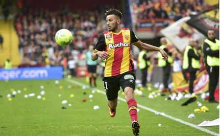 Un jugador del Lens a sus ultras: "Si tuviera un kalachnikov os habría matado a todos" Un jugador del Lens a sus ultras: "Si tuviera un kalachnikov os habría matado a todos"