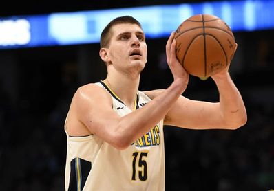 102-135. Jokic brilla en "Noche de la Herencia Serbia" y ganan los Nuggets 102-135. Jokic brilla en "Noche de la Herencia Serbia" y ganan los Nuggets