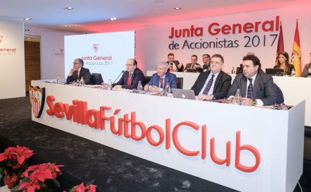 Colectivos sevillistas se unen ante el temor de venta del club a capital externo Colectivos sevillistas se unen ante el temor de venta del club a capital externo