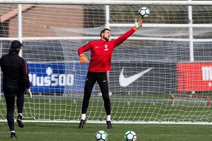 Oblak vuelve antes de la selección para tratarse con los médicos del Atlético Oblak vuelve antes de la selección para tratarse con los médicos del Atlético
