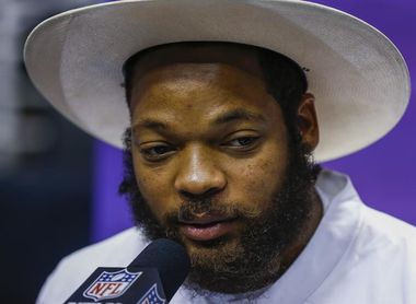 Michael Bennett se entrega a las autoridades en Houston y es arrestado Michael Bennett se entrega a las autoridades en Houston y es arrestado